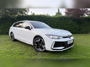 Used Volkswagen Passat 2024 for sale - 76011980: Photo