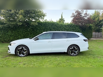 Used Volkswagen Passat 2024 for sale - 76011980: Photo