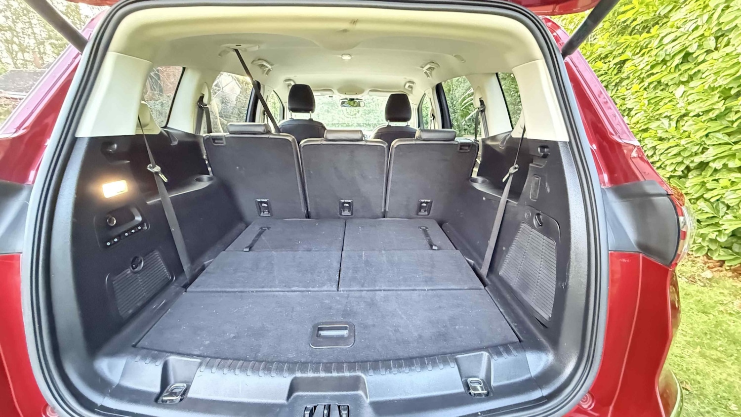 Used Ford S-Max 2017 for sale - 76922104: Photo 23