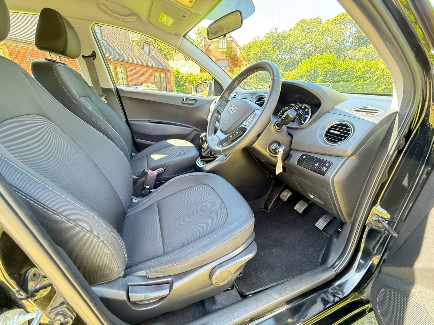 Used Hyundai i10 2018 for sale - 76379464: Photo 8