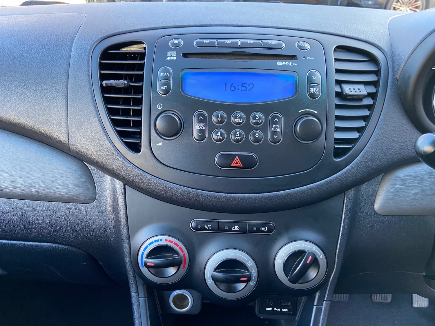 Used Hyundai i10 2012 for sale - 77921075: Photo 13