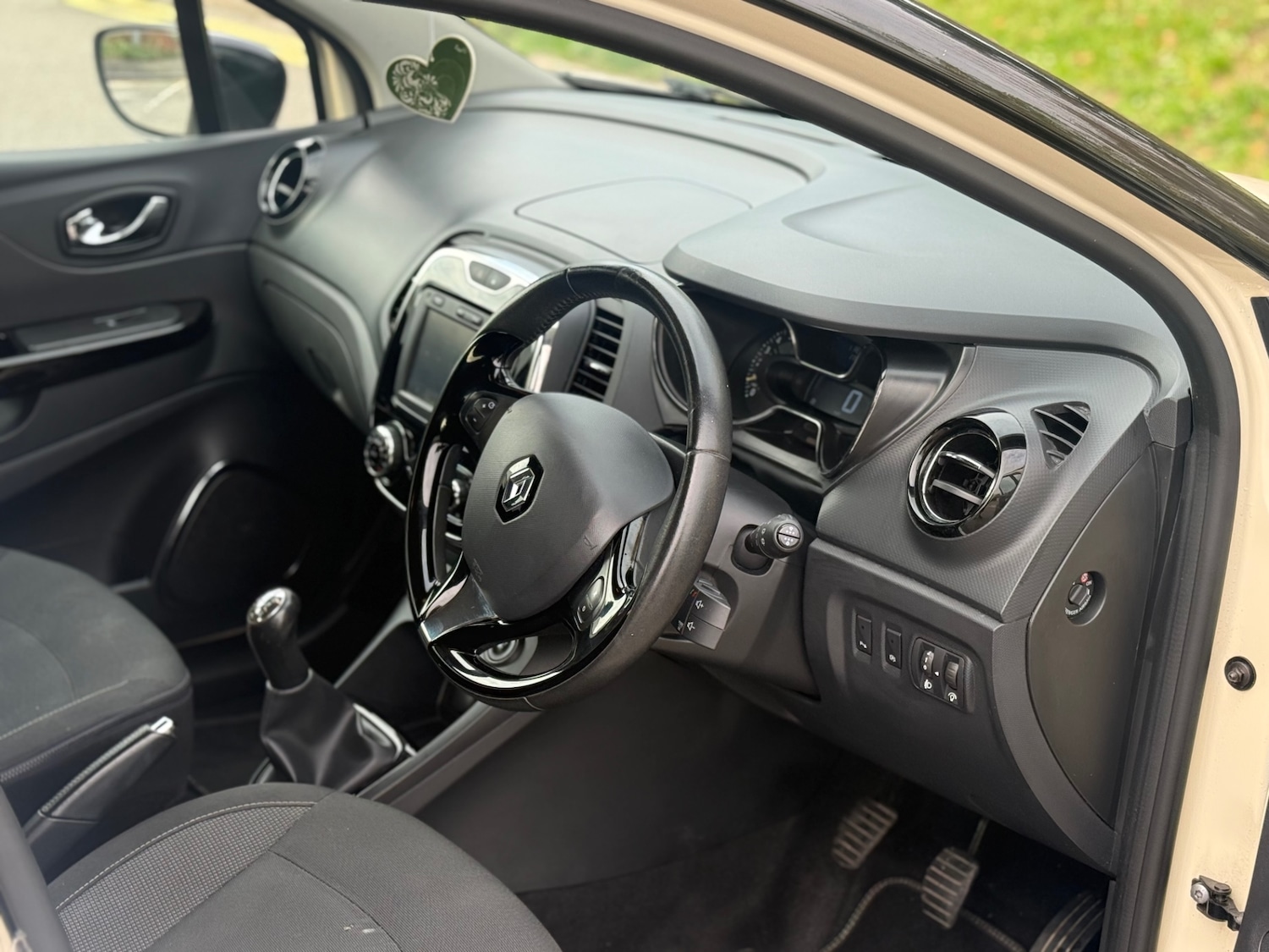 Used Renault Captur 2015 for sale - 76490889: Photo 9