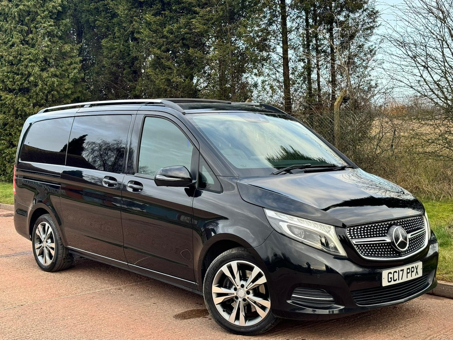 Used Mercedes-Benz V-Class 2017 for sale - 77310766: Photo 3