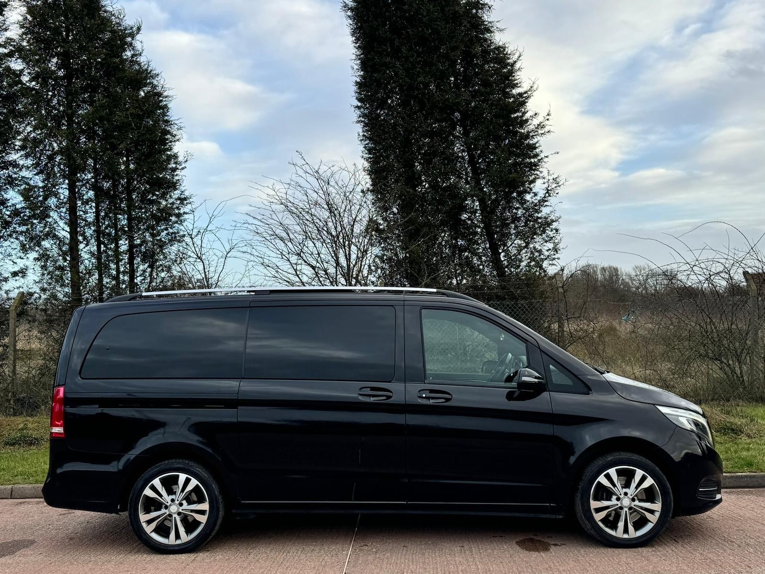 Used Mercedes-Benz V-Class 2017 for sale - 77310766: Photo 4