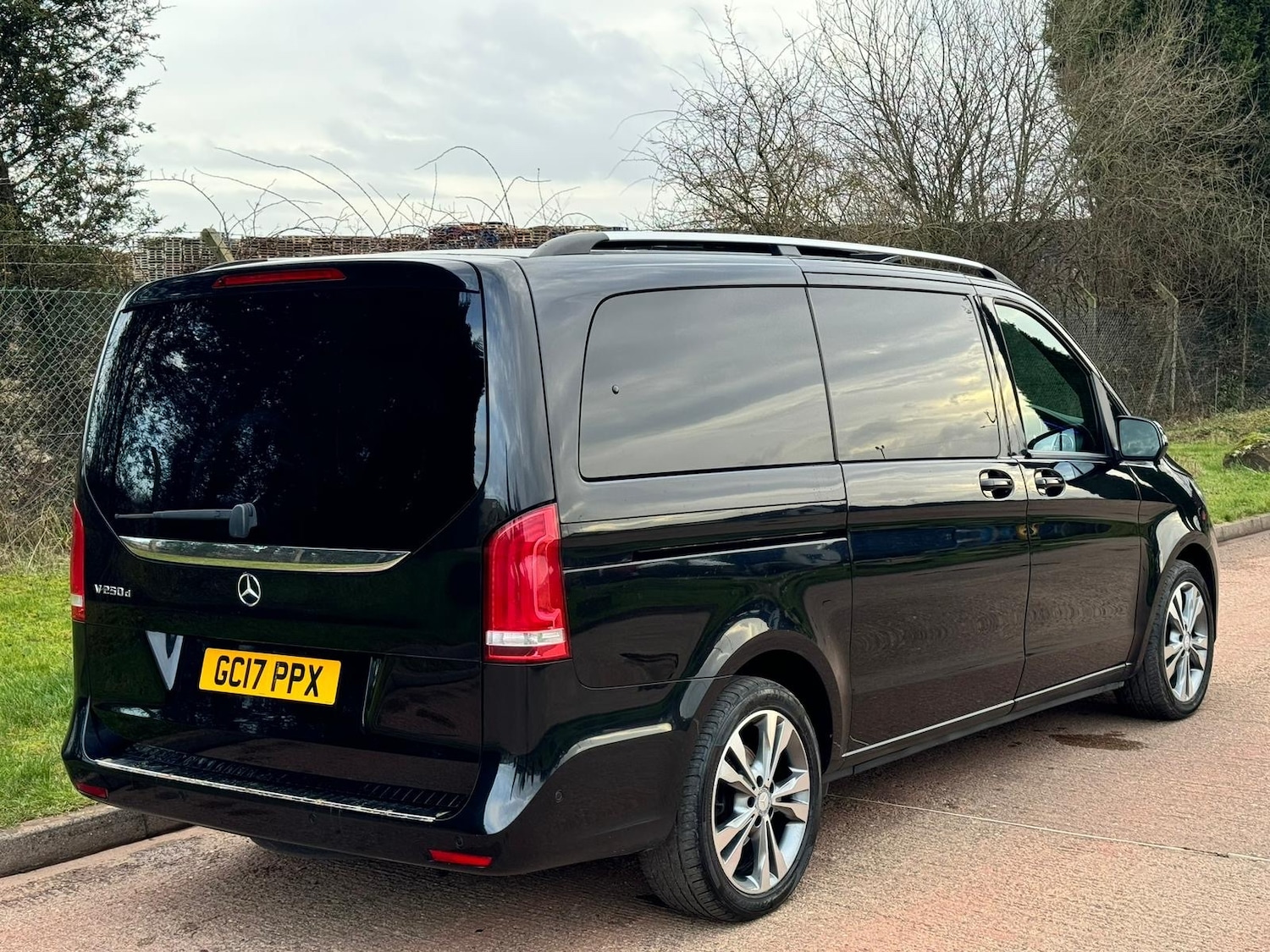 Used Mercedes-Benz V-Class 2017 for sale - 77310766: Photo 5