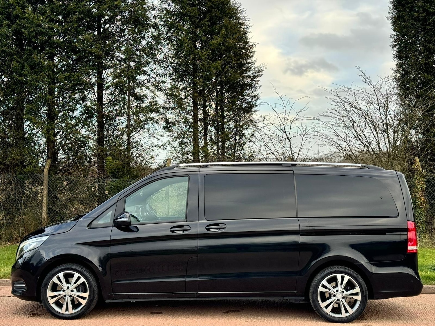 Used Mercedes-Benz V-Class 2017 for sale - 77310766: Photo 8