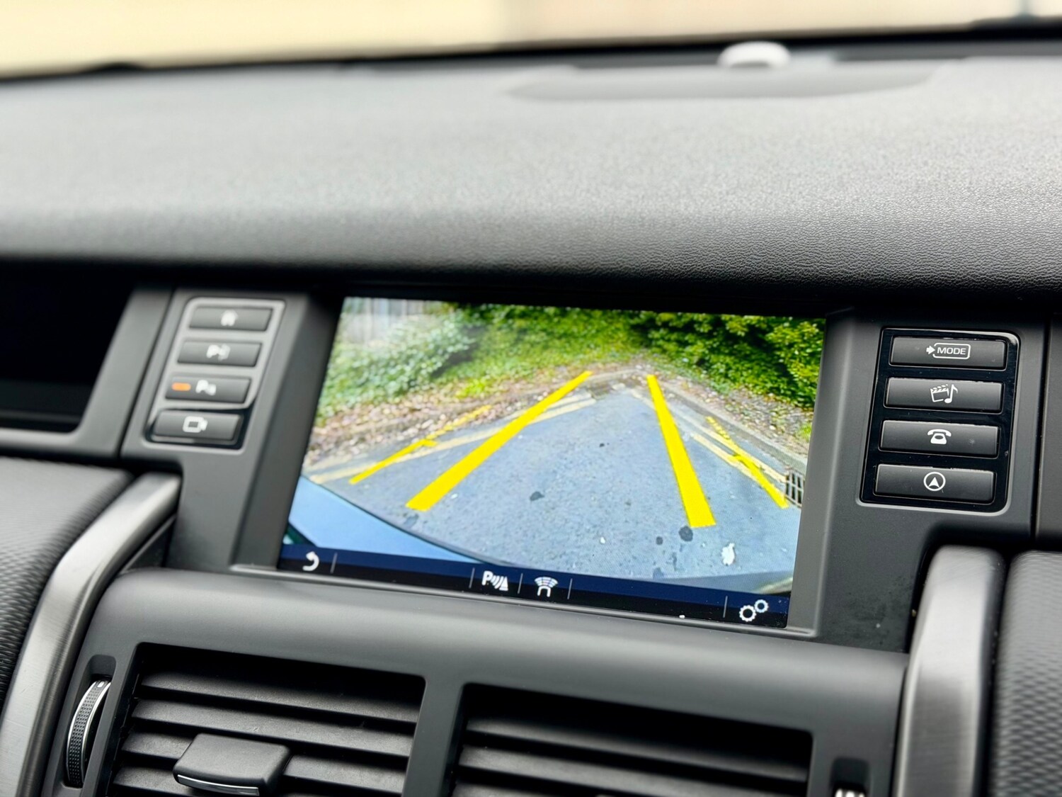 Used Land Rover Discovery Sport 2017 for sale - 78107393: Photo 15