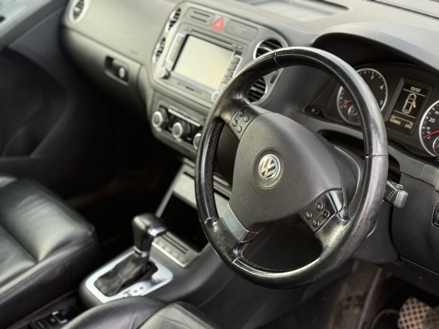 Used Volkswagen Tiguan 2010 for sale - 76878024: Photo 9
