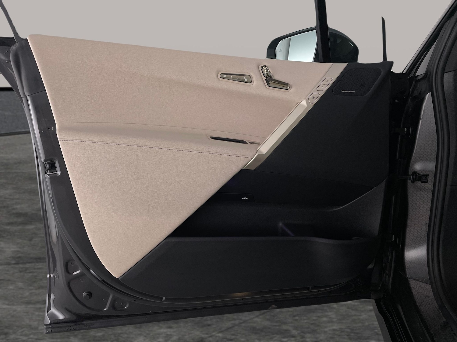 Used BMW iX 2022 for sale - 76928352: Photo 42