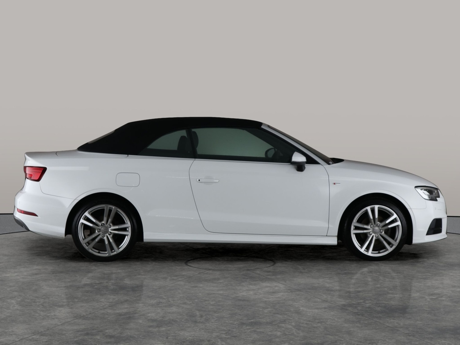 Used Audi A3 Cabriolet 2018 for sale - 76782094: Photo 9