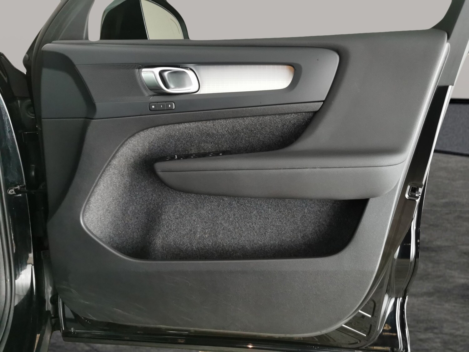 Used Volvo XC40 2023 for sale - 77720848: Photo 32