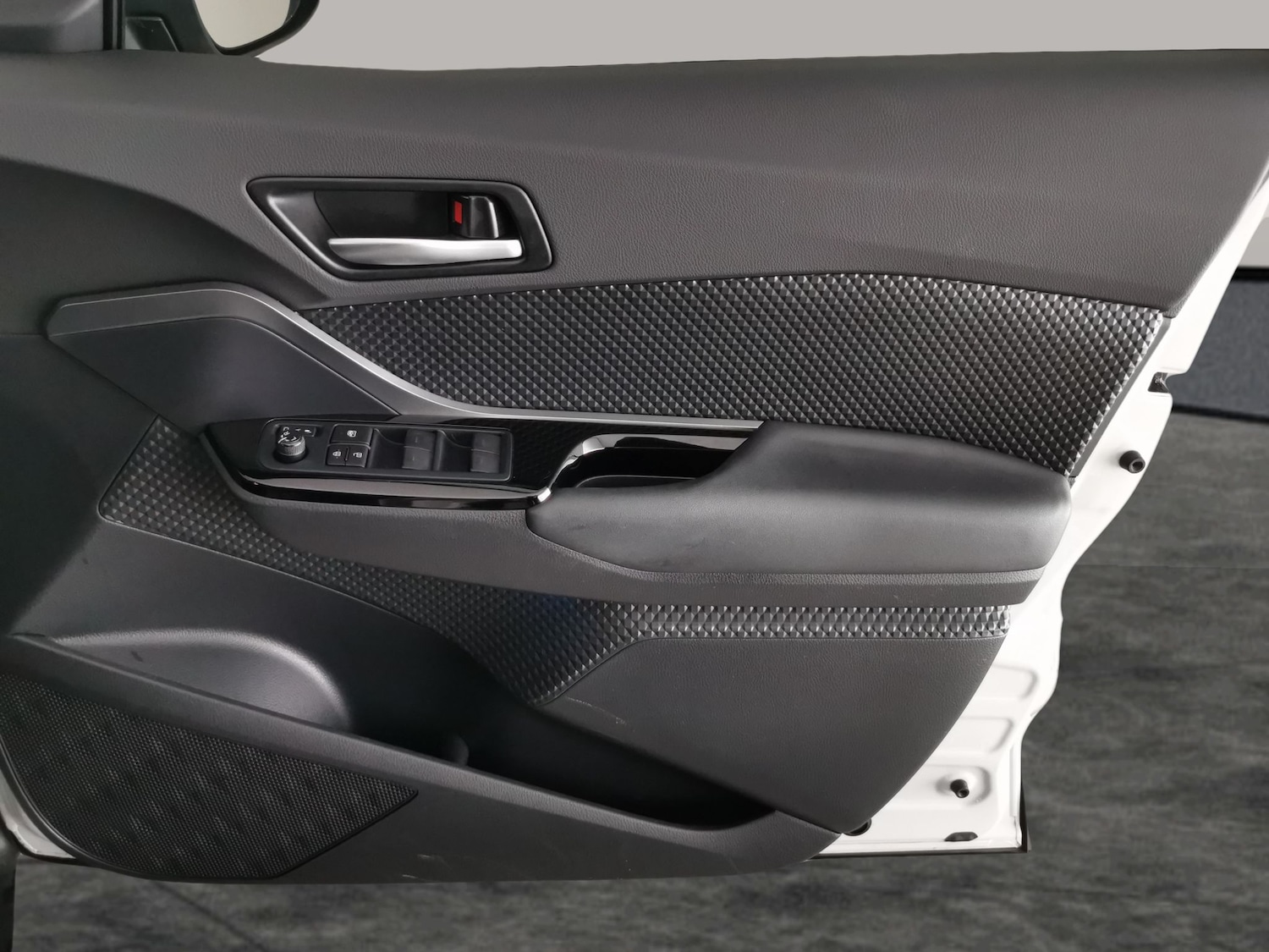 Used Toyota C-HR 2023 for sale - 76862167: Photo 28