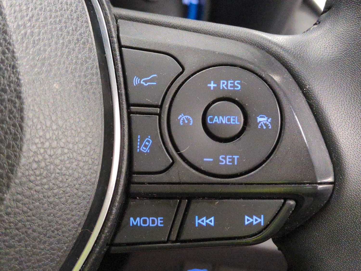 Used Toyota RAV4 2022 for sale - 76105250: Photo 24