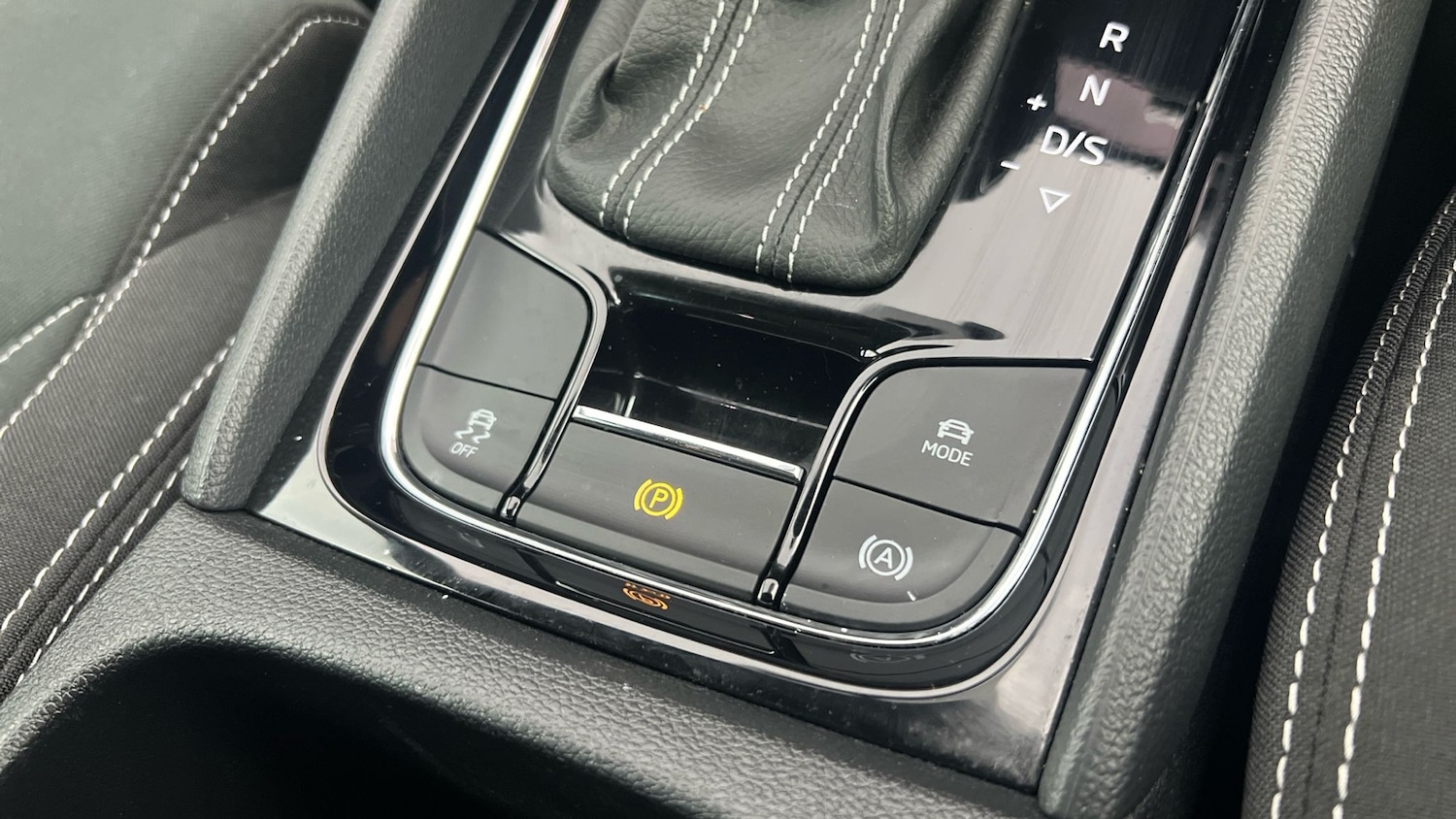 Used Skoda Karoq 2021 for sale - 76933467: Photo 17