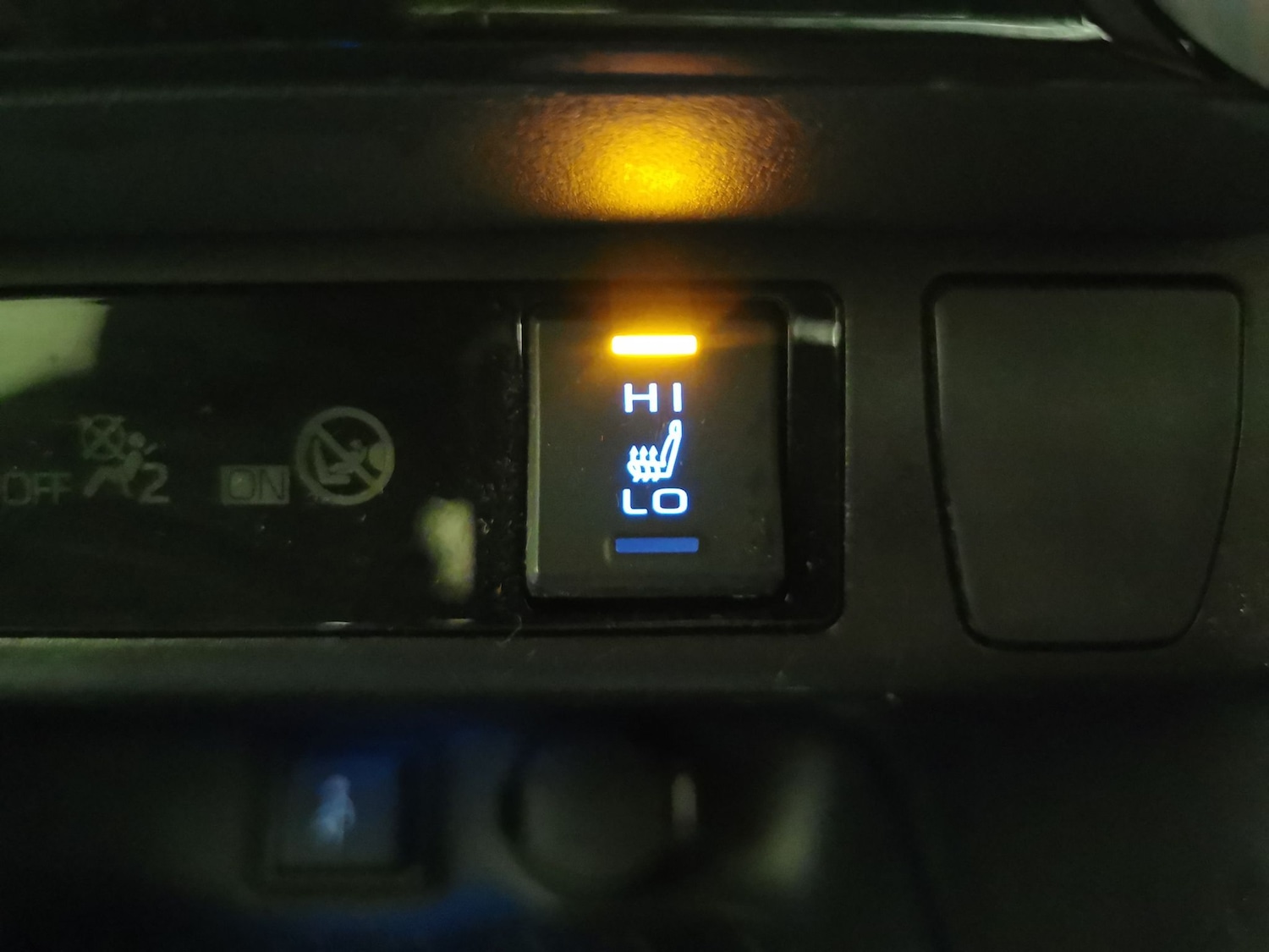 Used Toyota RAV4 2021 for sale - 76147103: Photo 24