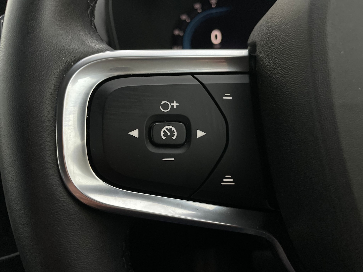 Used Volvo XC40 2022 for sale - 77208033: Photo 26