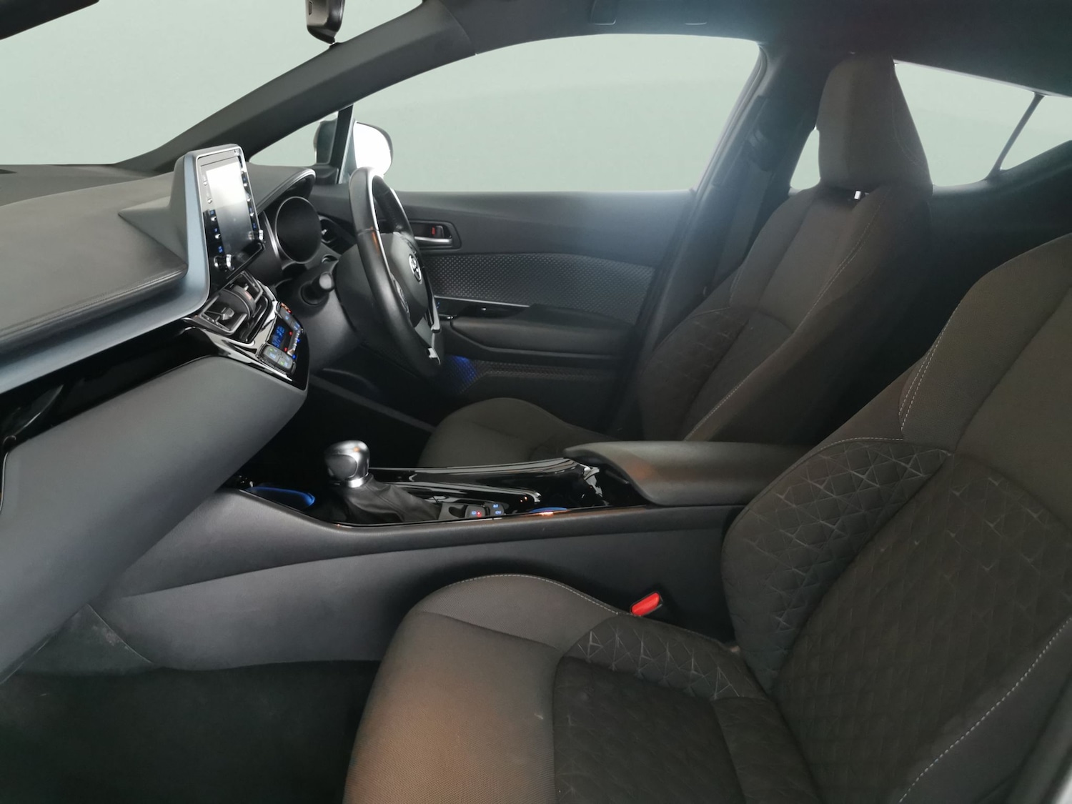 Used Toyota C-HR 2021 for sale - 76704043: Photo 4