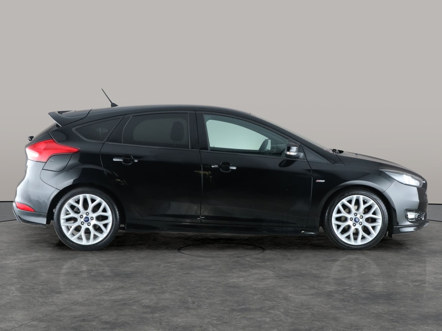Used Ford Focus 2017 for sale - 76545114: Photo 8