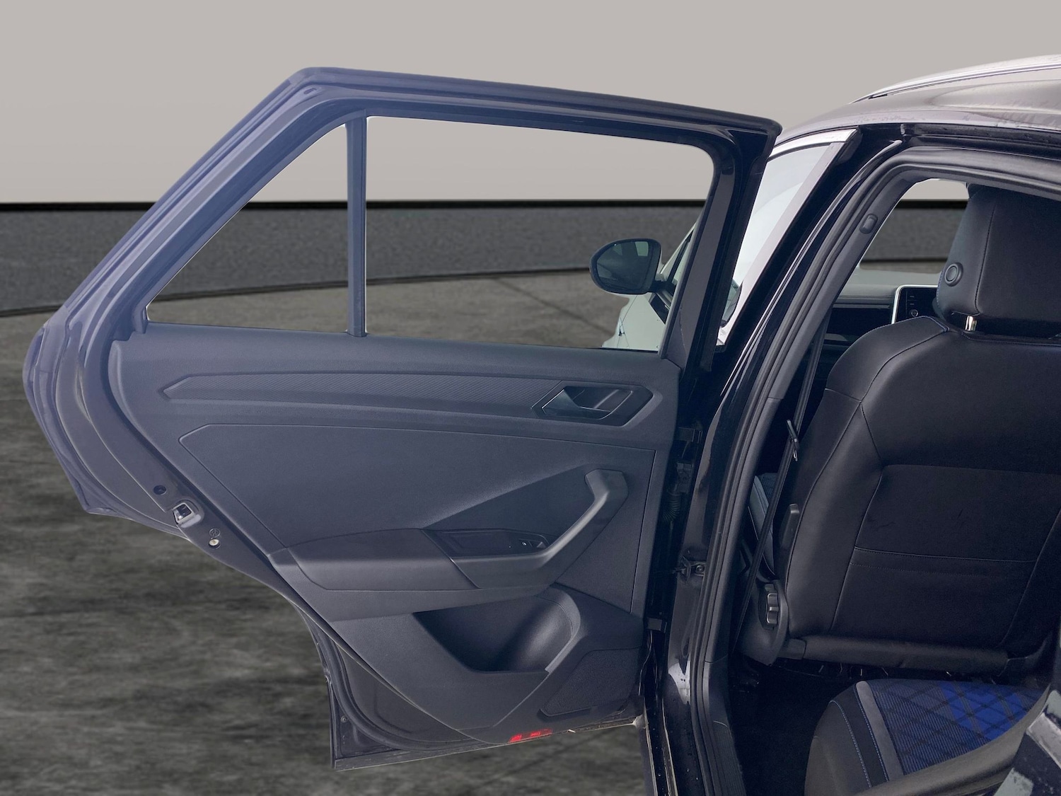 Used Volkswagen T-Roc 2023 for sale - 77210863: Photo 21