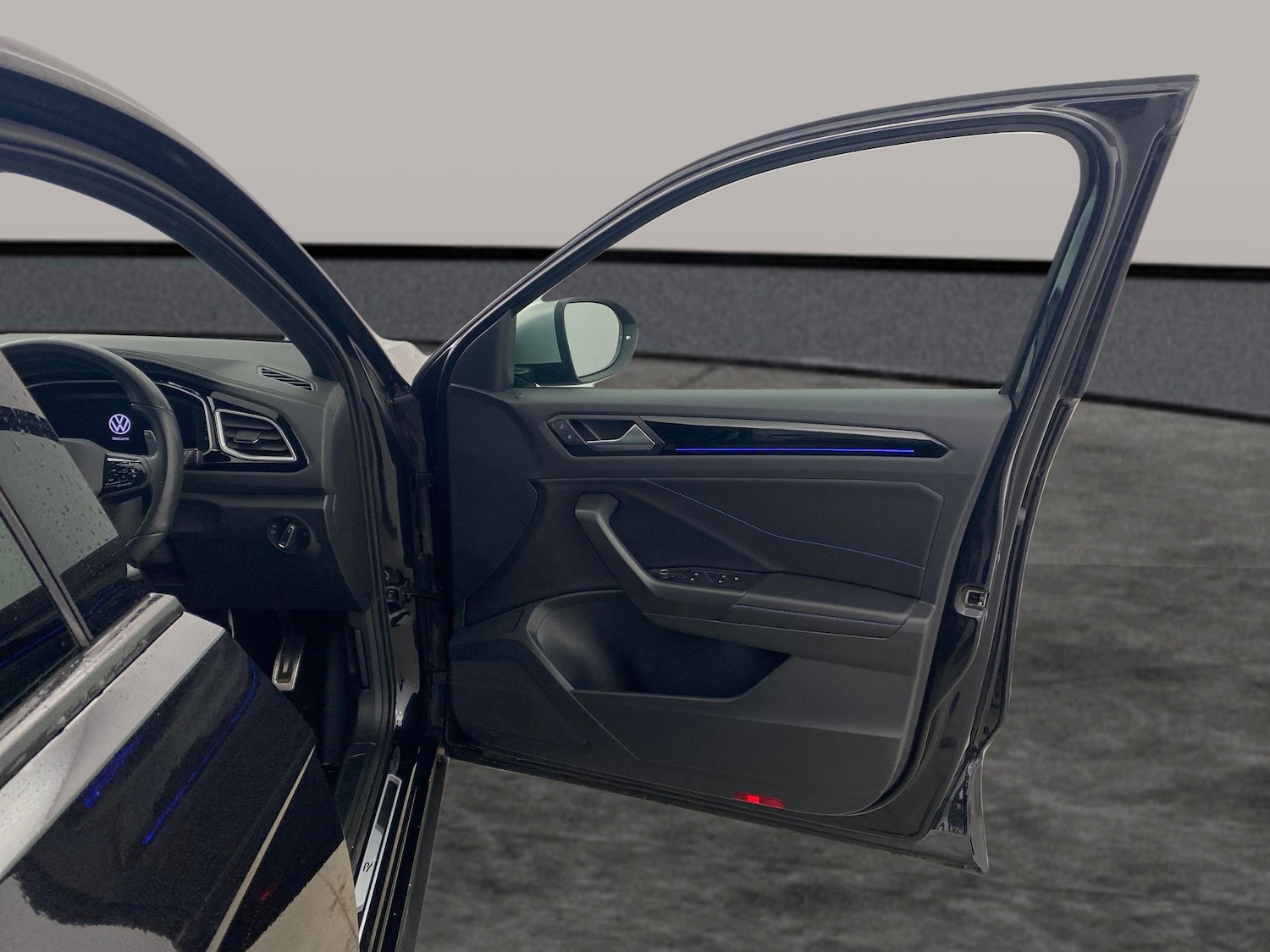 Used Volkswagen T-Roc 2023 for sale - 77210863: Photo 24