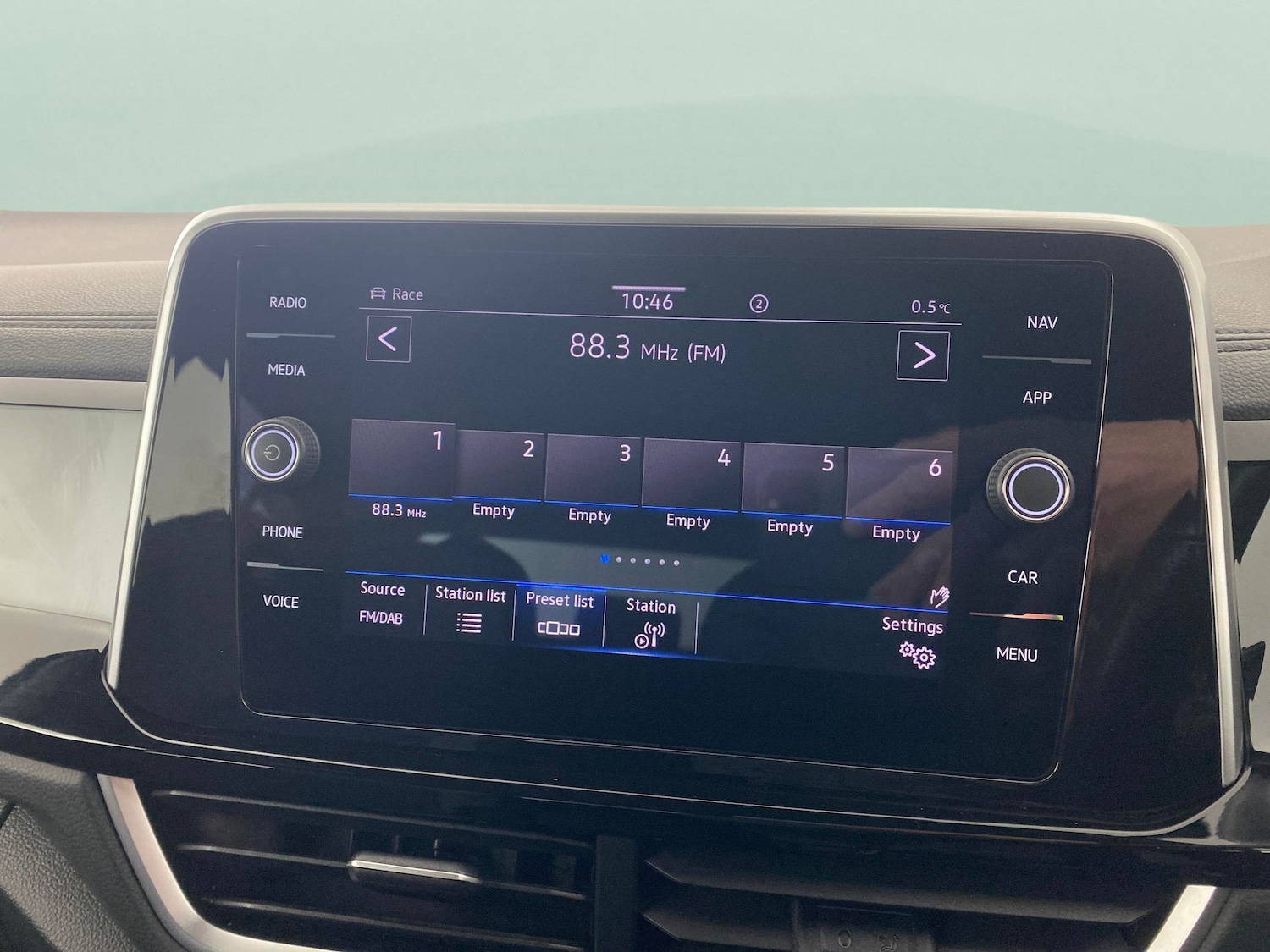 Used Volkswagen T-Roc 2023 for sale - 77210863: Photo 6