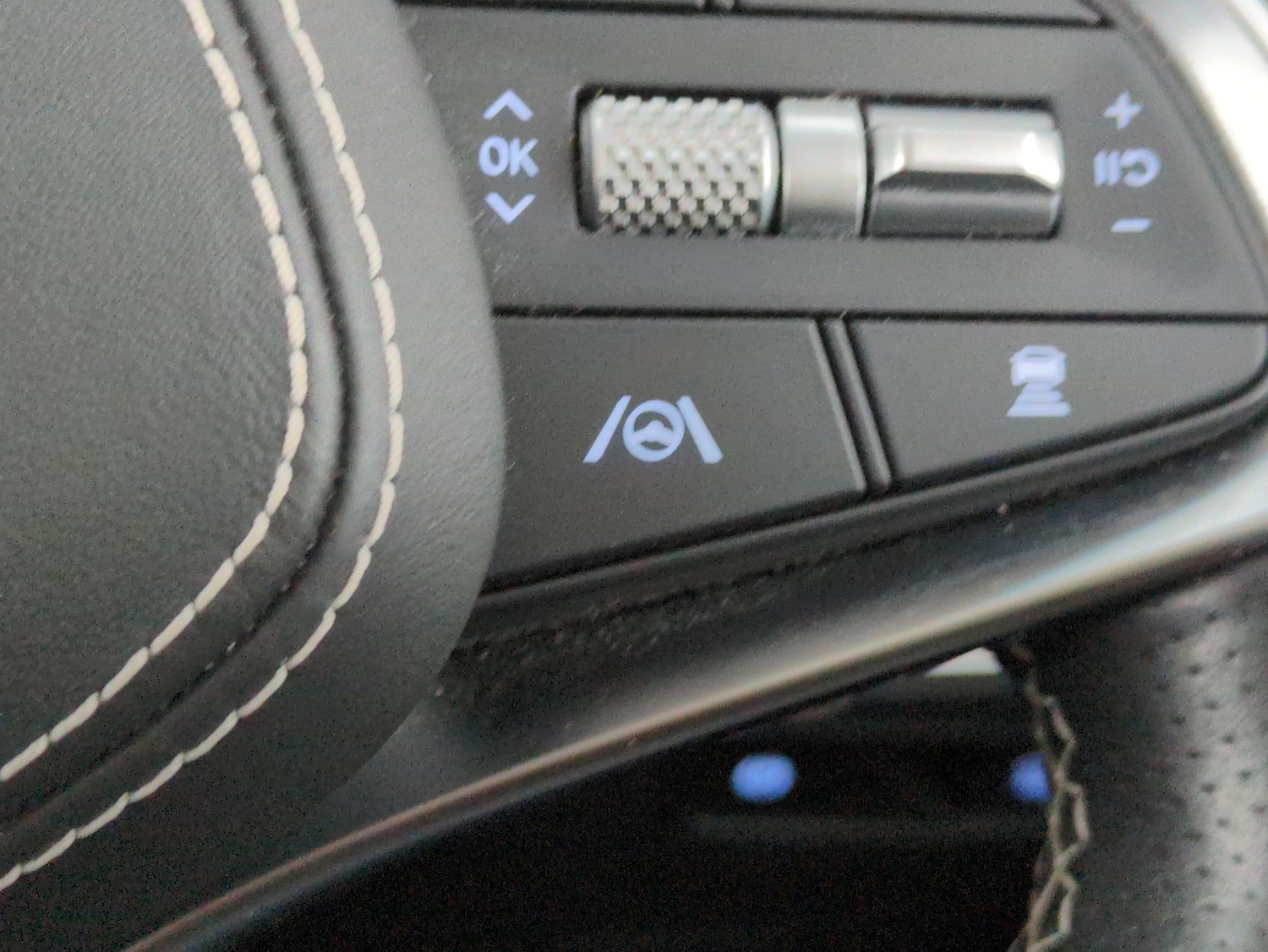 Used Genesis GV70 2023 for sale - 77392375: Photo 25