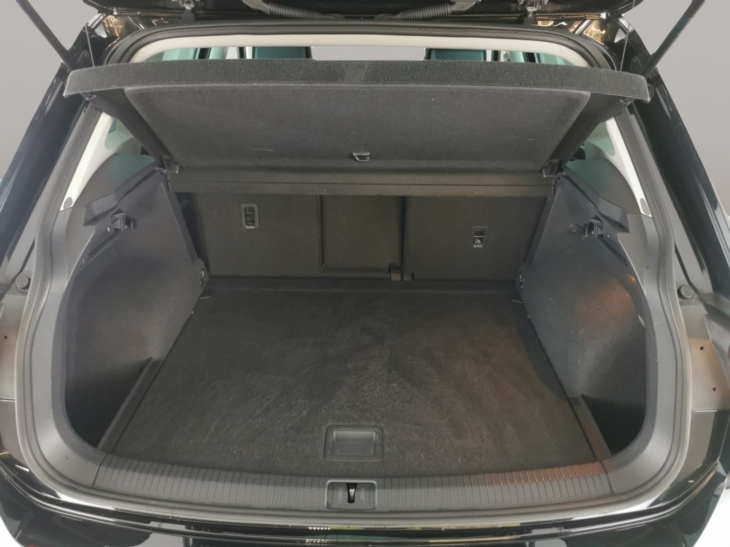 Used Volkswagen Tiguan 2019 for sale - 76342424: Photo 42