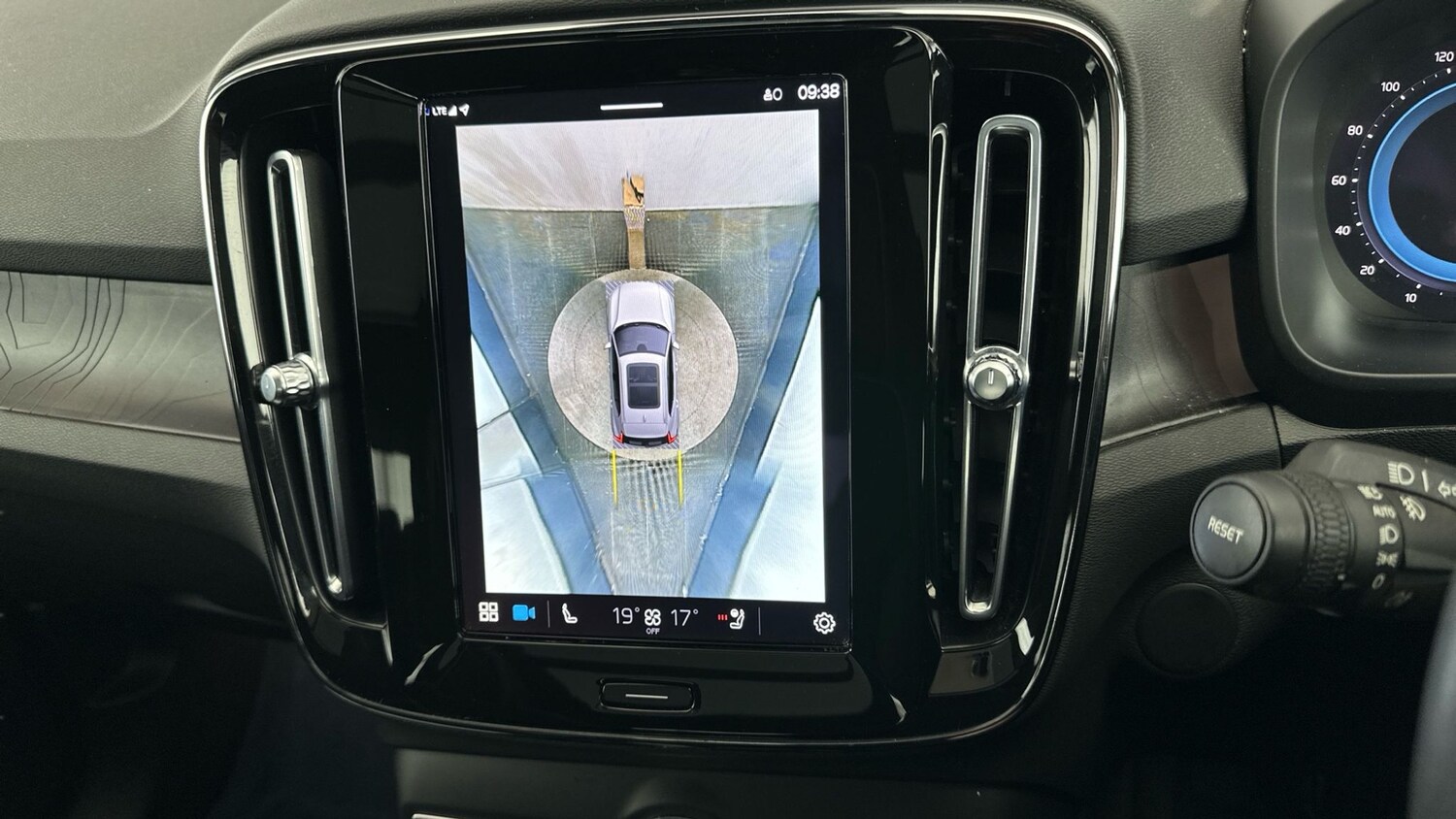 Used Volvo XC40 2022 for sale - 77786593: Photo 37