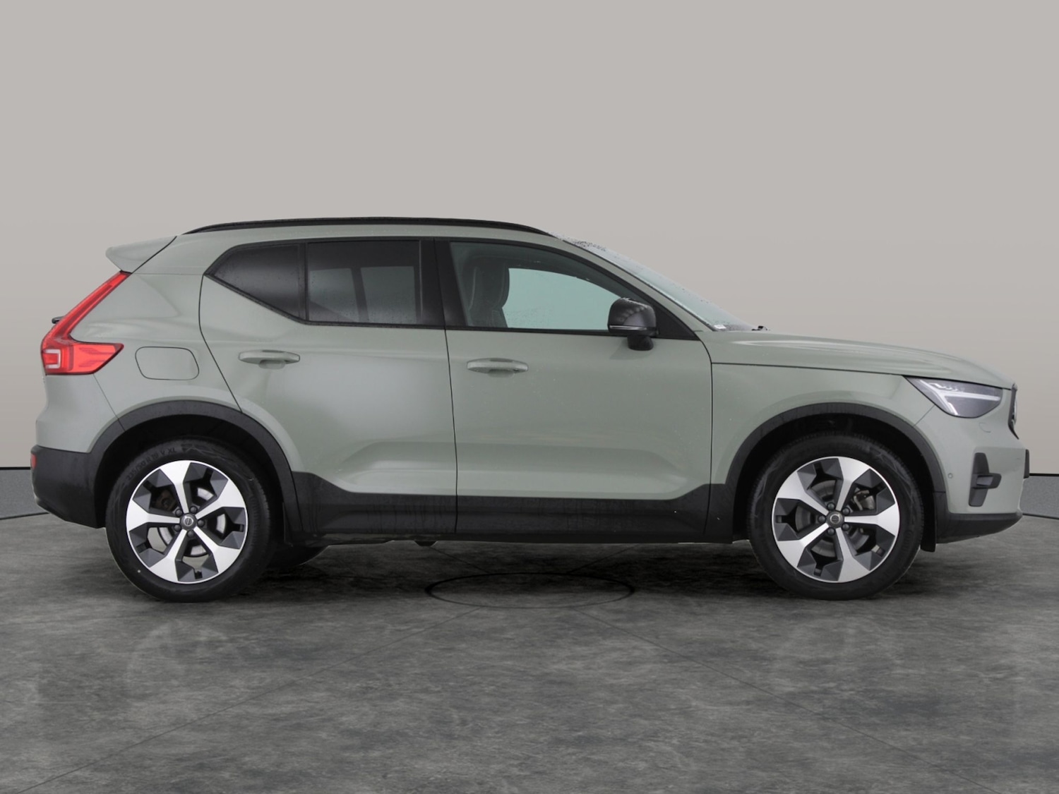 Used Volvo XC40 2023 for sale - 76128749: Photo 14