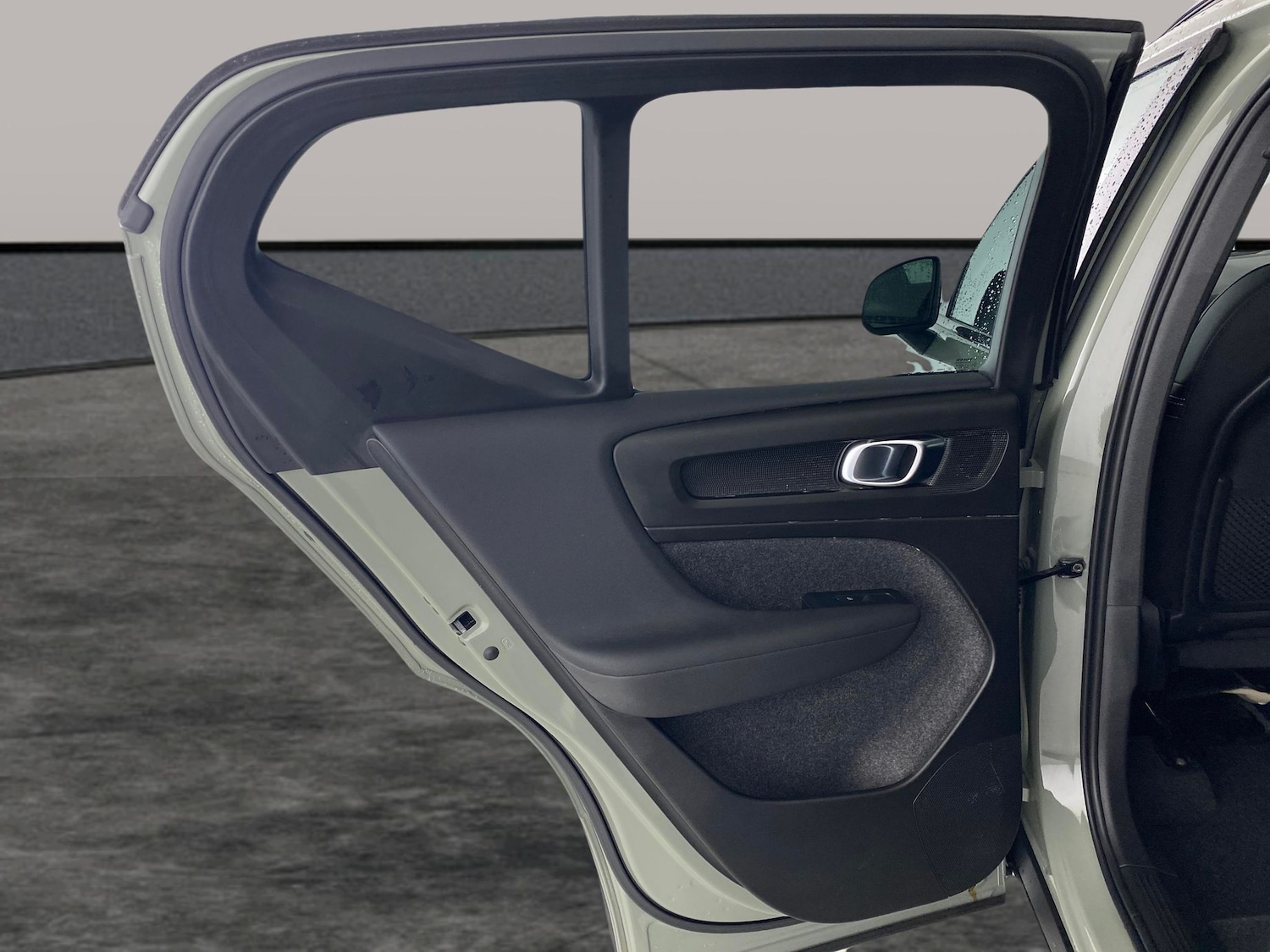 Used Volvo XC40 2023 for sale - 76128749: Photo 35