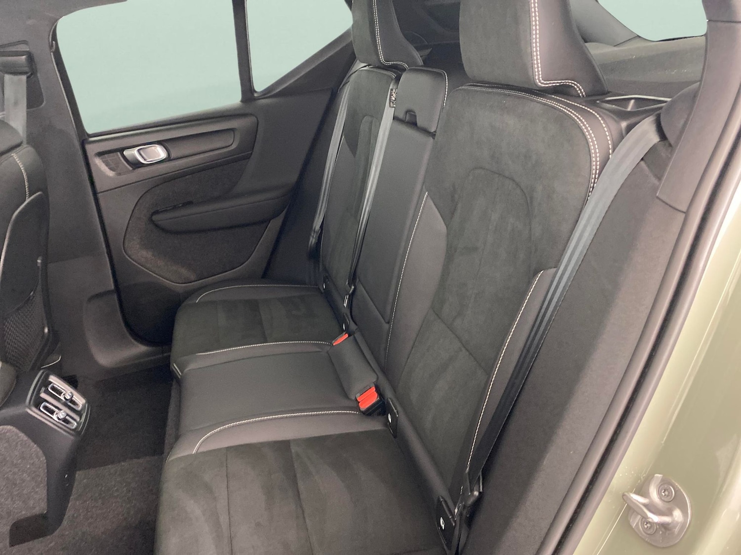 Used Volvo XC40 2023 for sale - 76128749: Photo 36