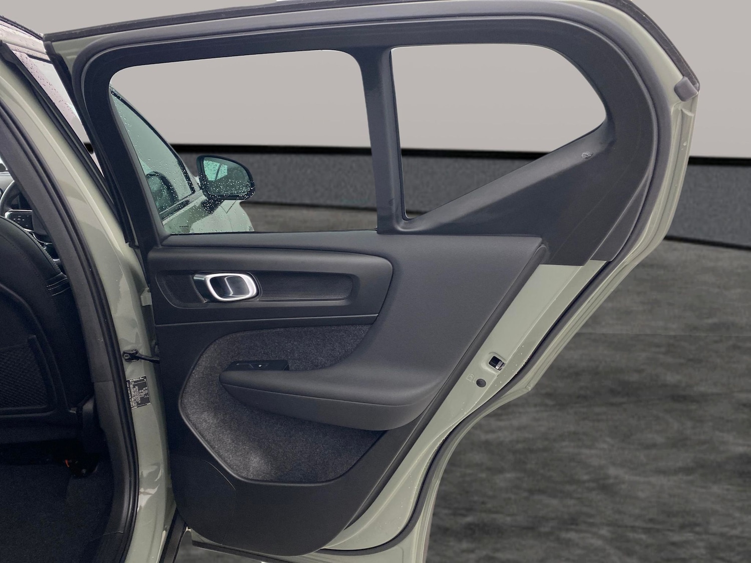 Used Volvo XC40 2023 for sale - 76128749: Photo 37