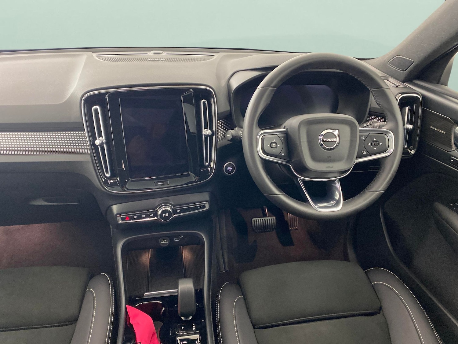 Used Volvo XC40 2023 for sale - 76128749: Photo 5