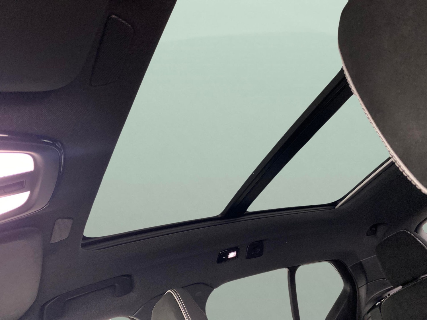 Used Volvo XC40 2023 for sale - 76128749: Photo 6