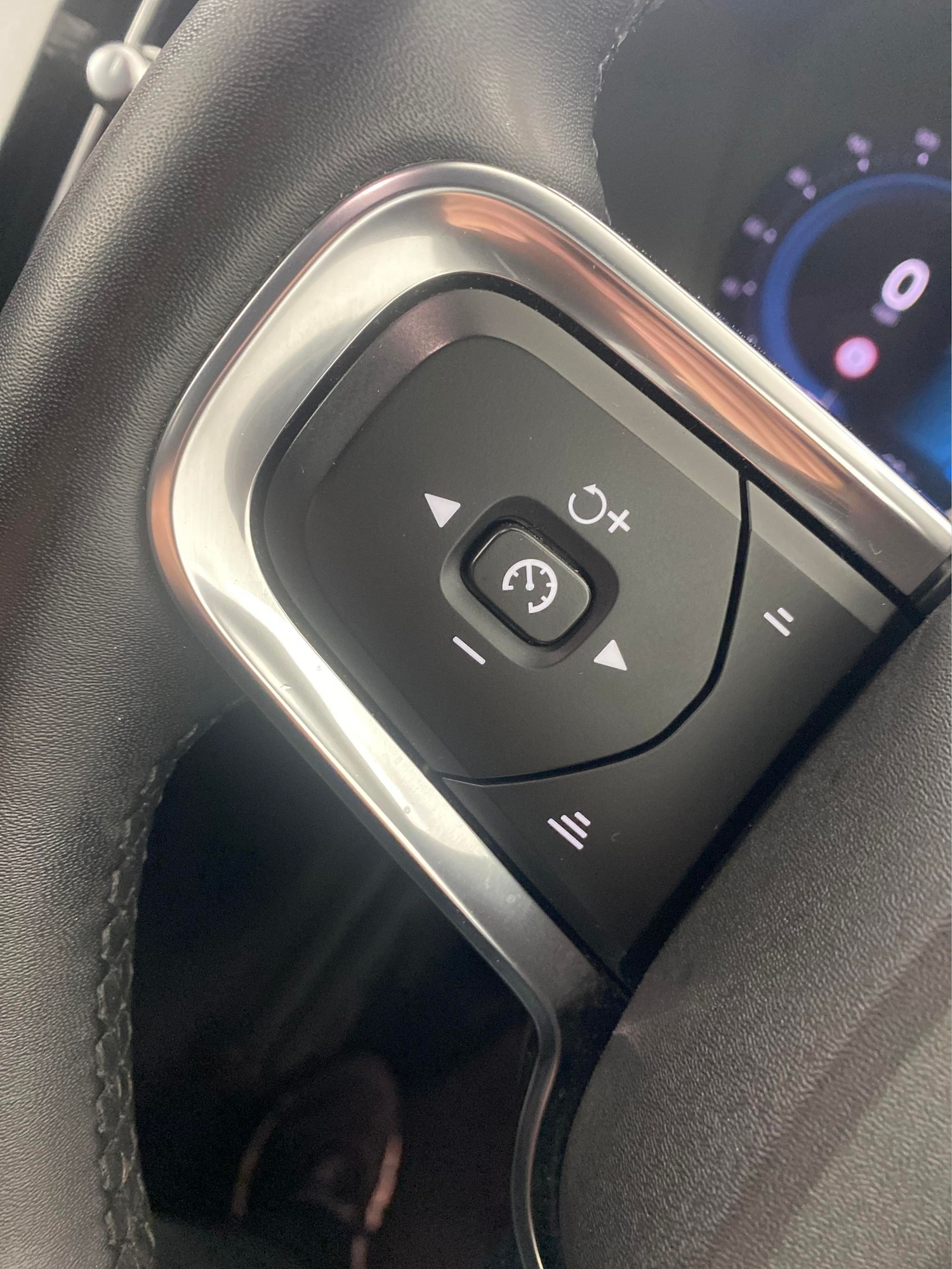 Used Volvo XC40 2022 for sale - 76788743: Photo 21