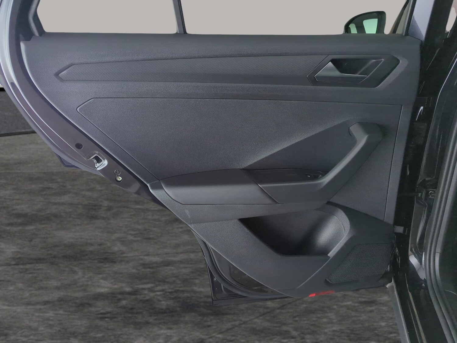 Used Volkswagen T-Roc 2023 for sale - 77648509: Photo 27