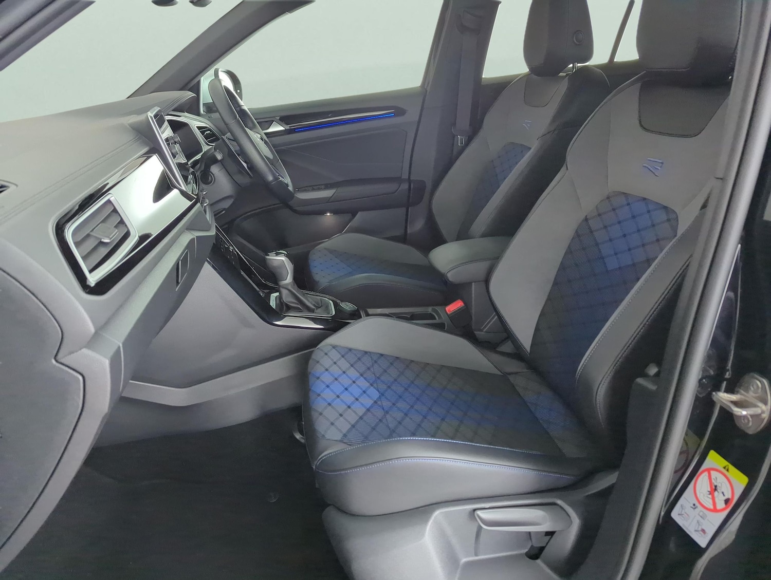 Used Volkswagen T-Roc 2023 for sale - 77648509: Photo 4