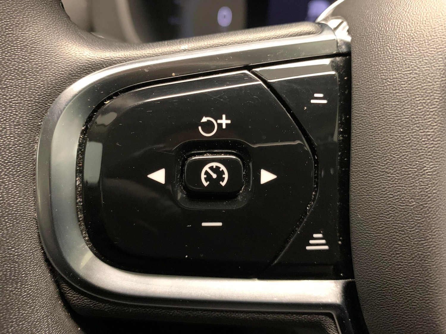 Used Volvo XC60 2023 for sale - 76821856: Photo 20