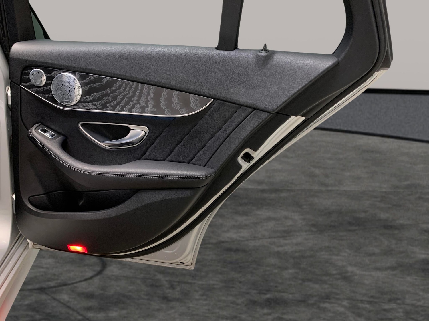 Used Mercedes-Benz C Class 2018 for sale - 76668635: Photo 30