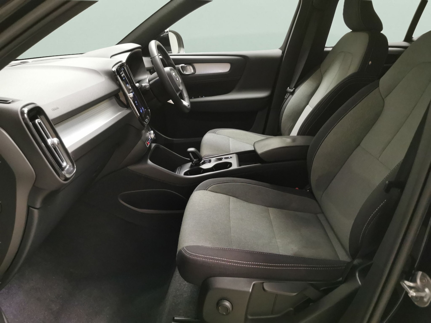 Used Volvo XC40 2022 for sale - 77232693: Photo 4