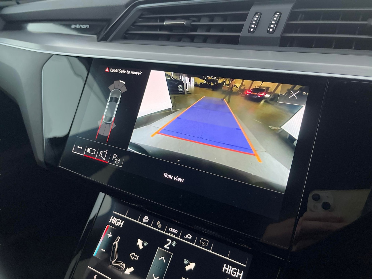 Used Audi e-tron 2022 for sale - 77235817: Photo 6