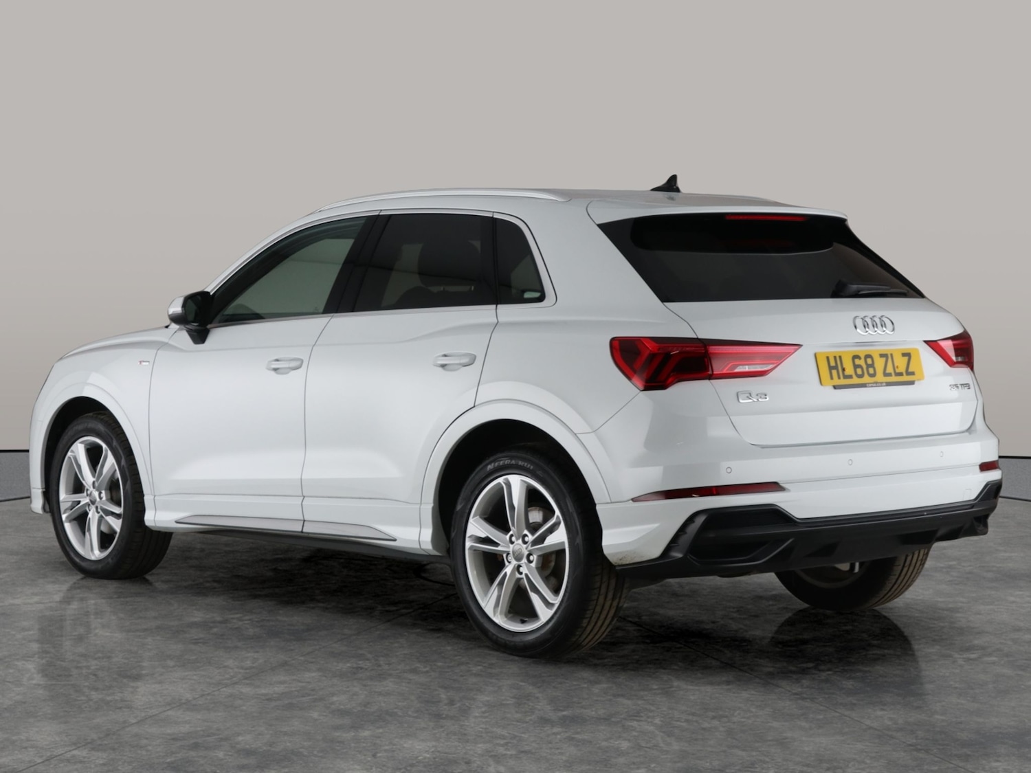 Used Audi Q3 for sale - 76342431: Photo 14