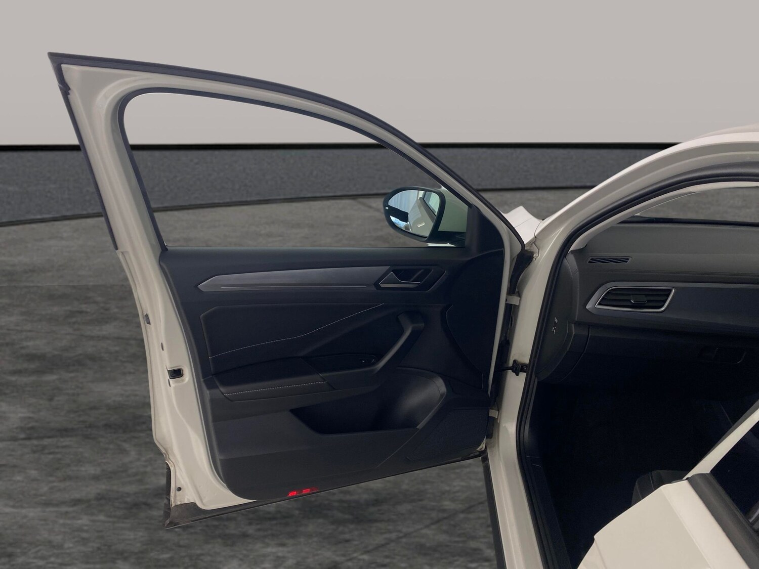 Used Volkswagen T-Roc 2023 for sale - 78107786: Photo 20