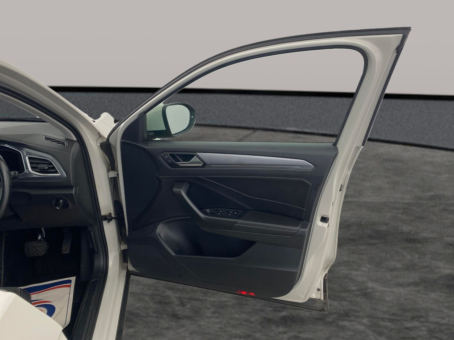 Used Volkswagen T-Roc 2023 for sale - 78107786: Photo 24