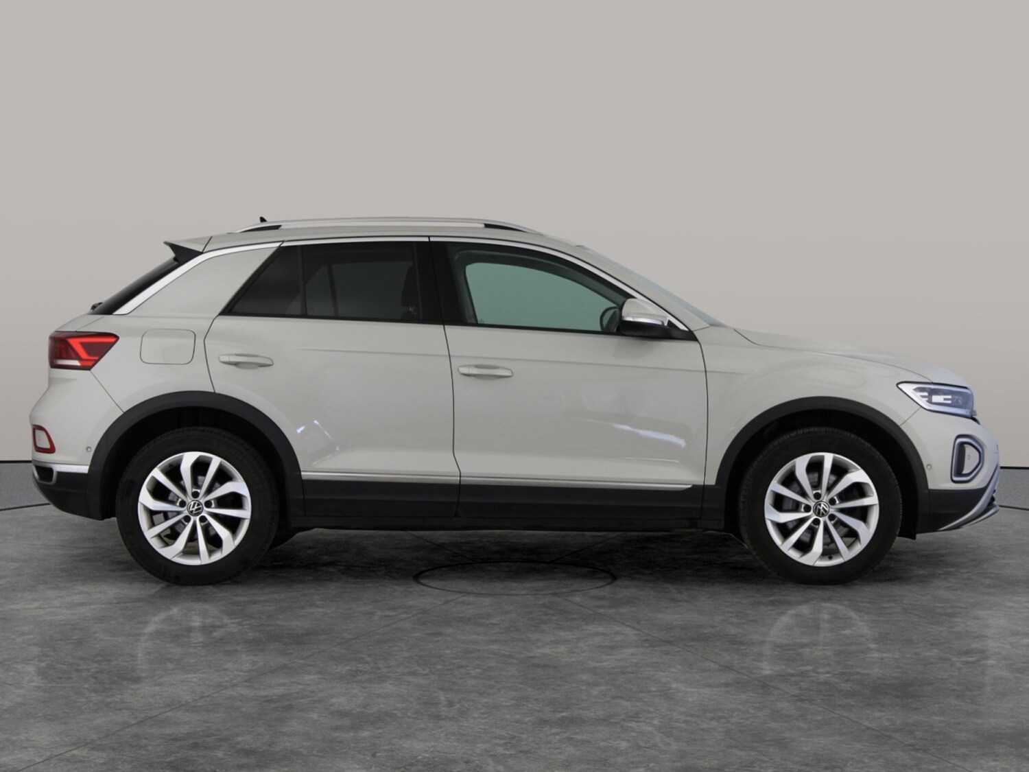 Used Volkswagen T-Roc 2023 for sale - 78107786: Photo 9