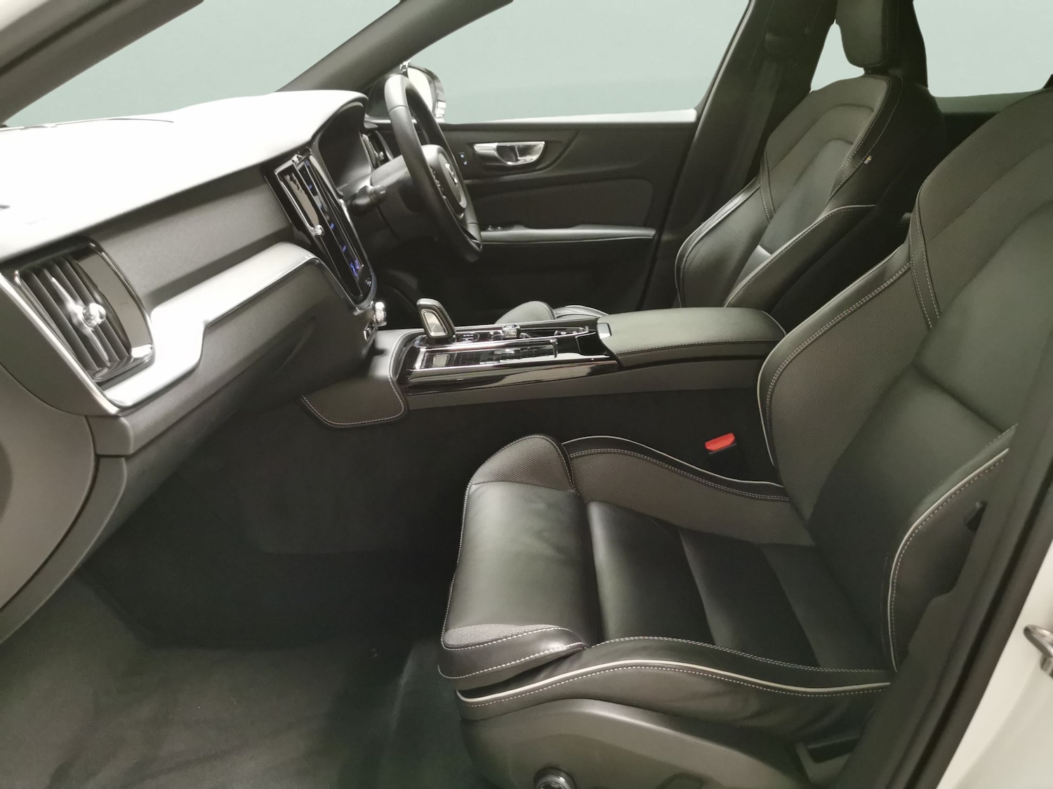 Used Volvo V60 2021 for sale - 76176840: Photo 4