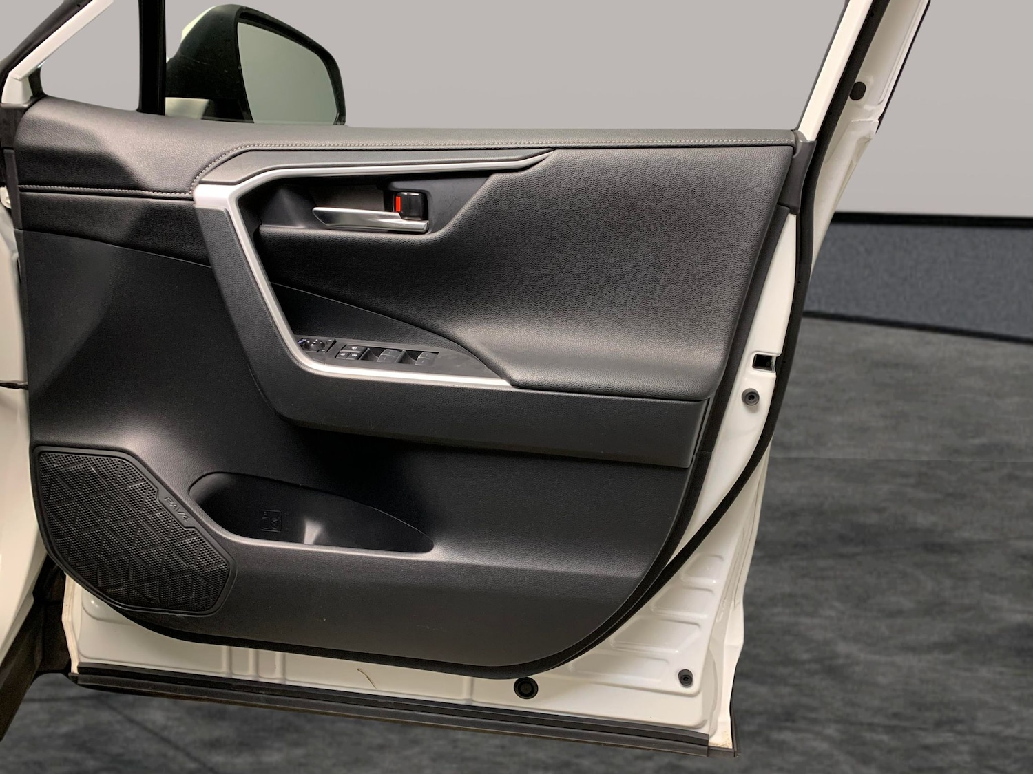 Used Toyota RAV4 2022 for sale - 76980411: Photo 28