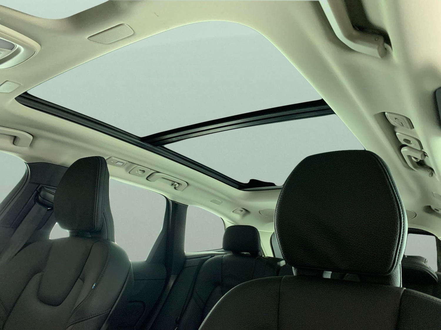 Used Volvo XC60 2024 for sale - 76969558: Photo 5