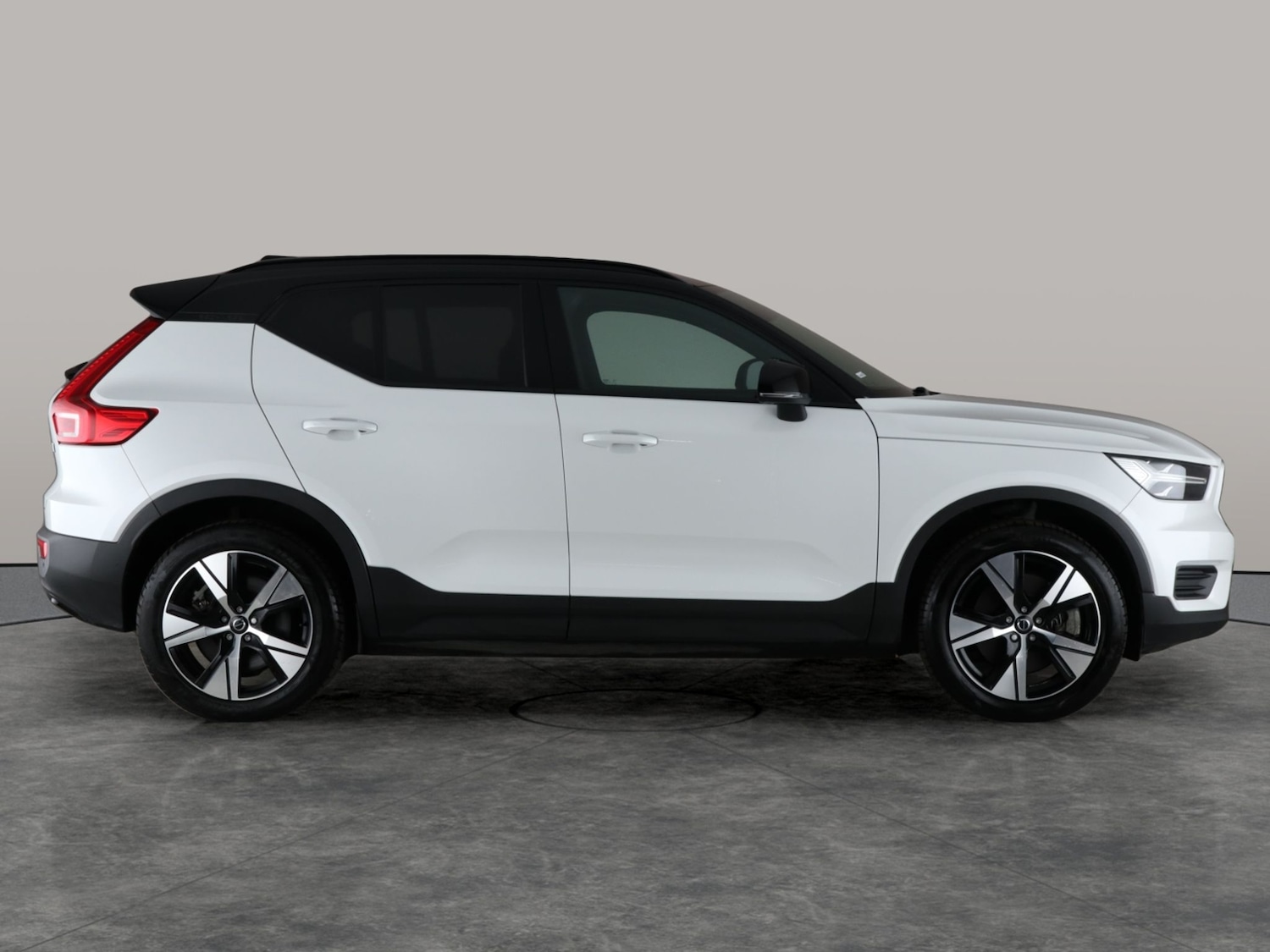 Used Volvo XC40 2021 for sale - 76704026: Photo 9