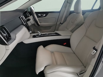 Used Volvo V60 2021 for sale - 78756389: Photo